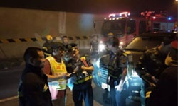 滬昆高速懷化段隧道發(fā)生貨車追尾起火，滯留人員依據(jù)隧道應急疏散燈具安全疏散